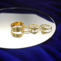 Curvy Bee Ring