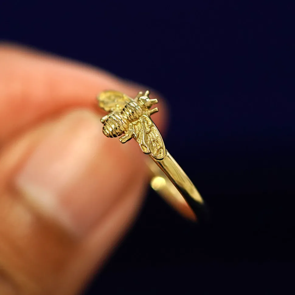 Curvy Bee Ring