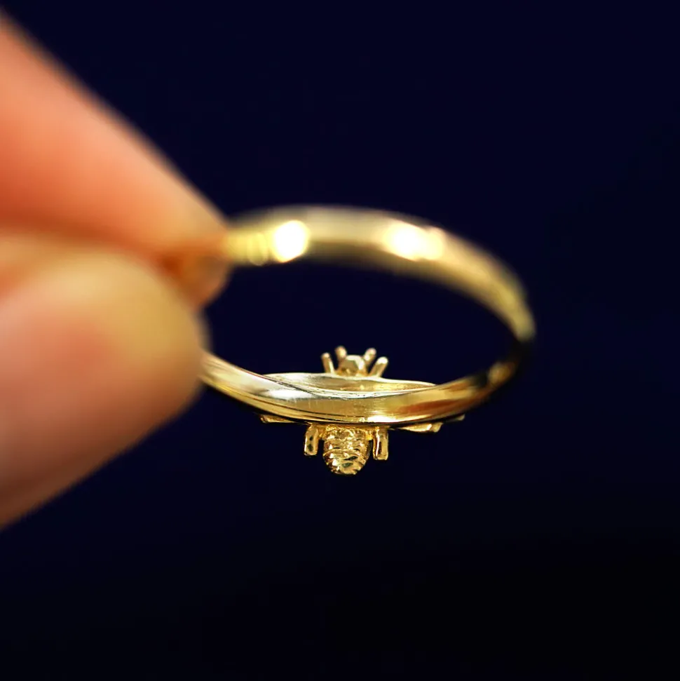 Curvy Bee Ring