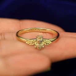 Curvy Bee Ring