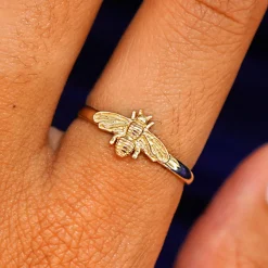 Curvy Bee Ring