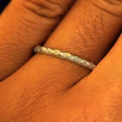 Curvy Hammered Band