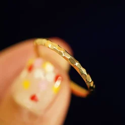 Curvy Hammered Band