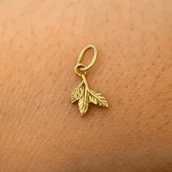 3 Leaves Charm
