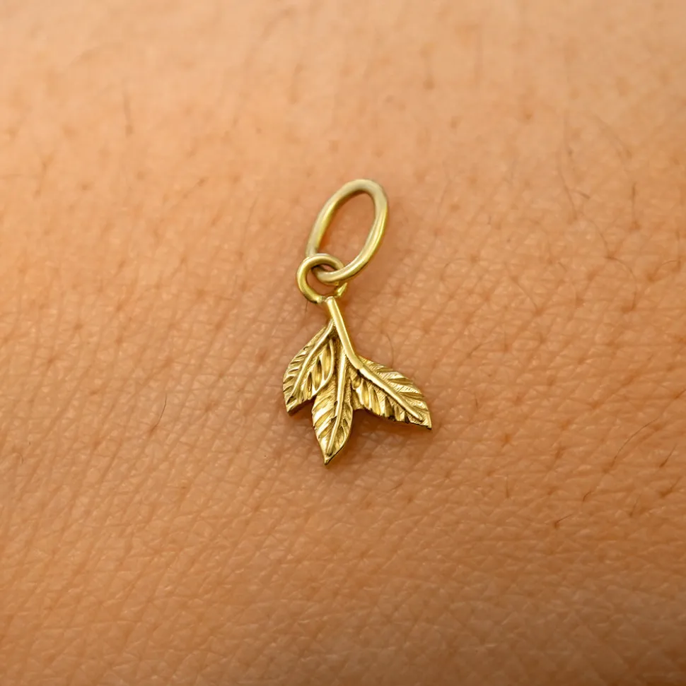 3 Leaves Charm
