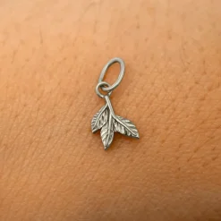 3 Leaves Charm