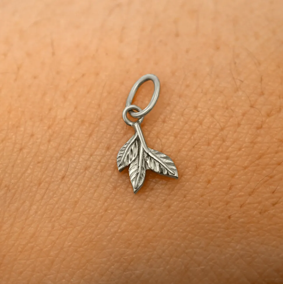 3 Leaves Charm