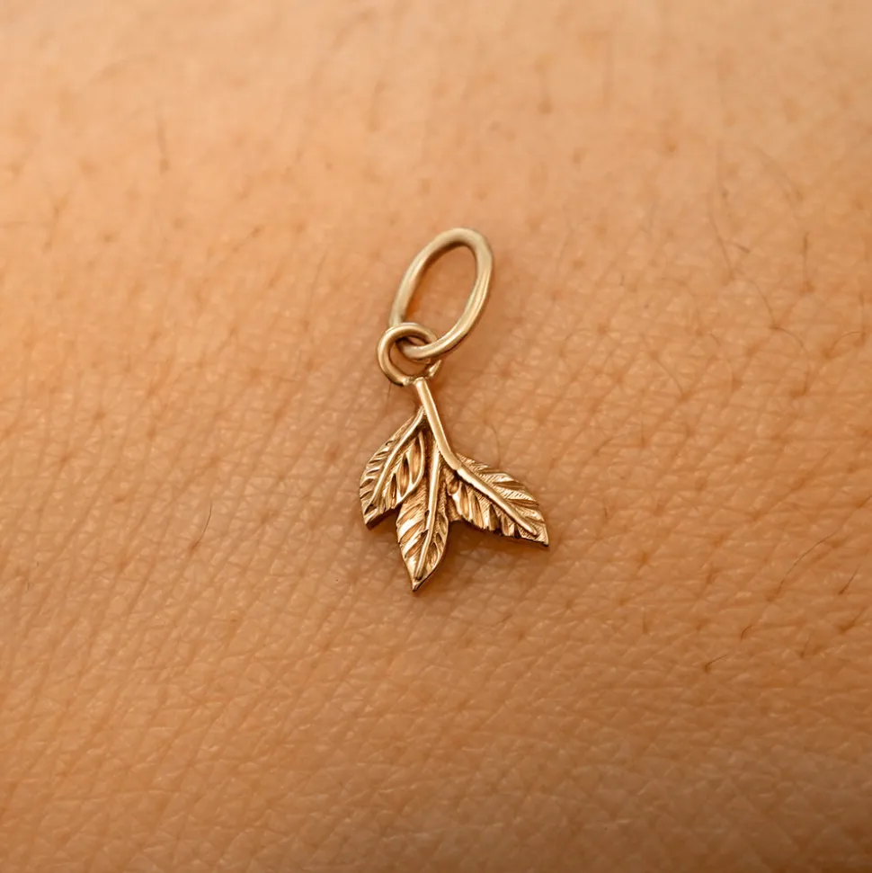 3 Leaves Charm