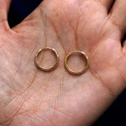 Medium Curvy Huggie Hoops