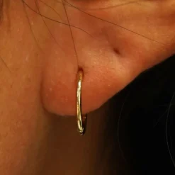 Medium Seamless Huggie Hoops / Piercing