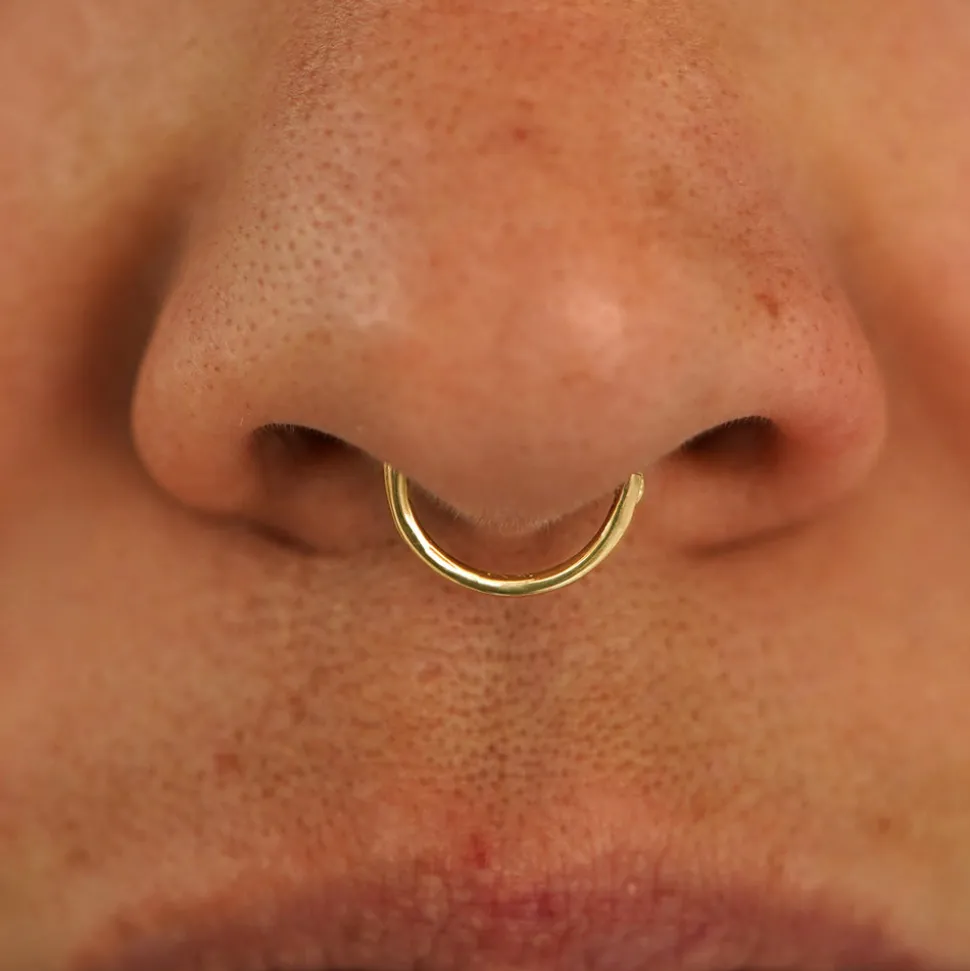 Medium Seamless Huggie Hoops / Piercing