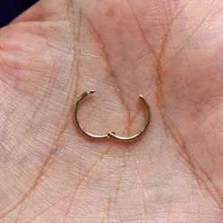 Medium Seamless Huggie Hoops / Piercing