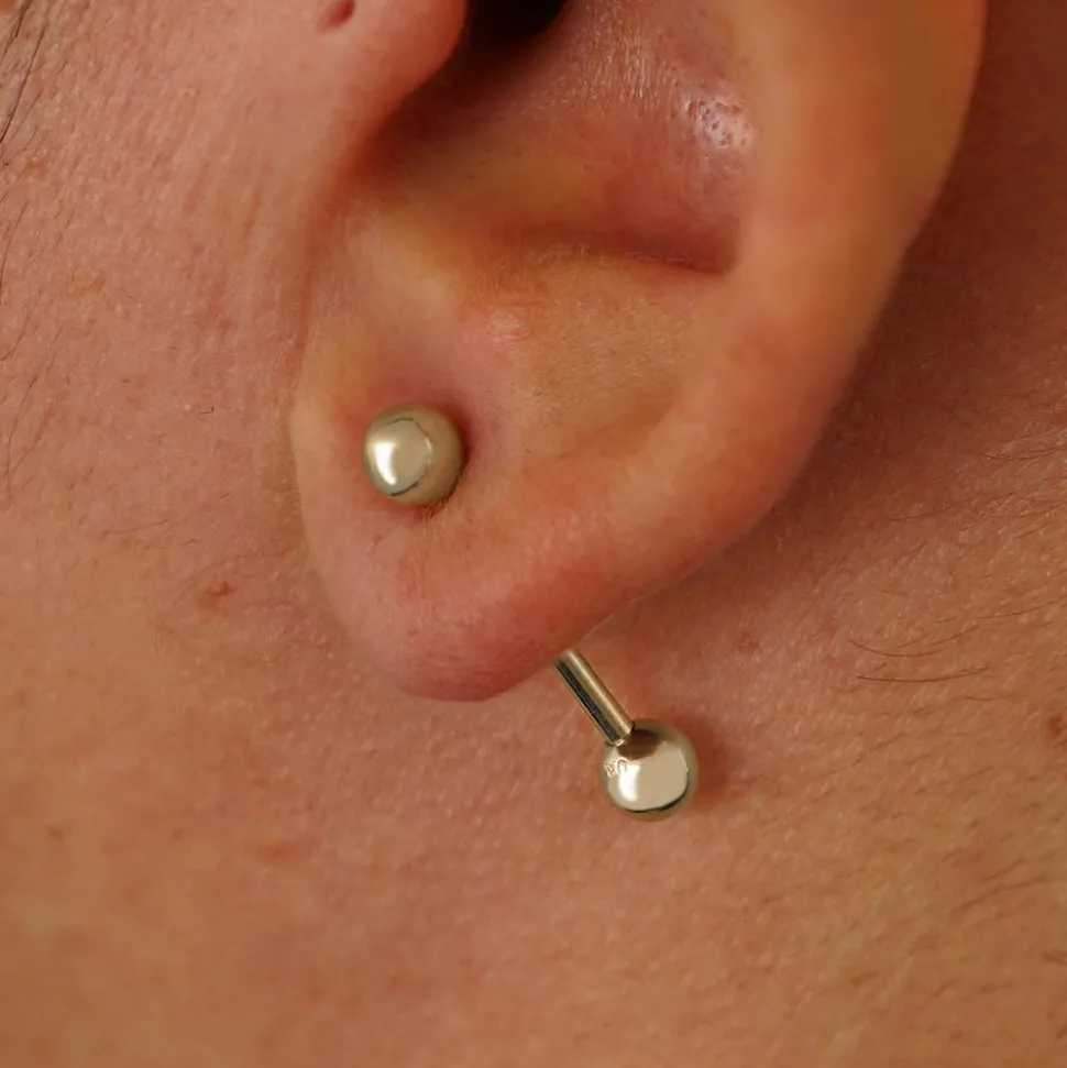Medium Straight Barbell Piercing