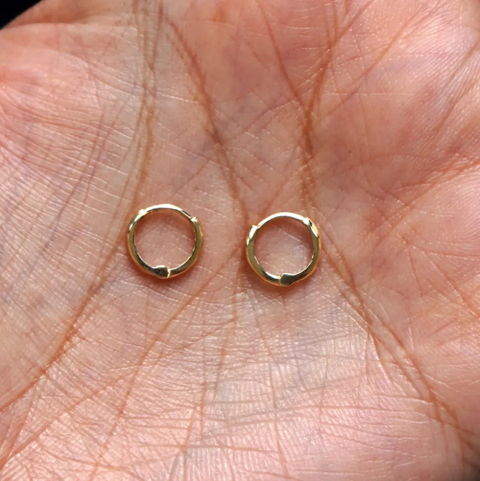 Mini Curvy Huggie Hoops