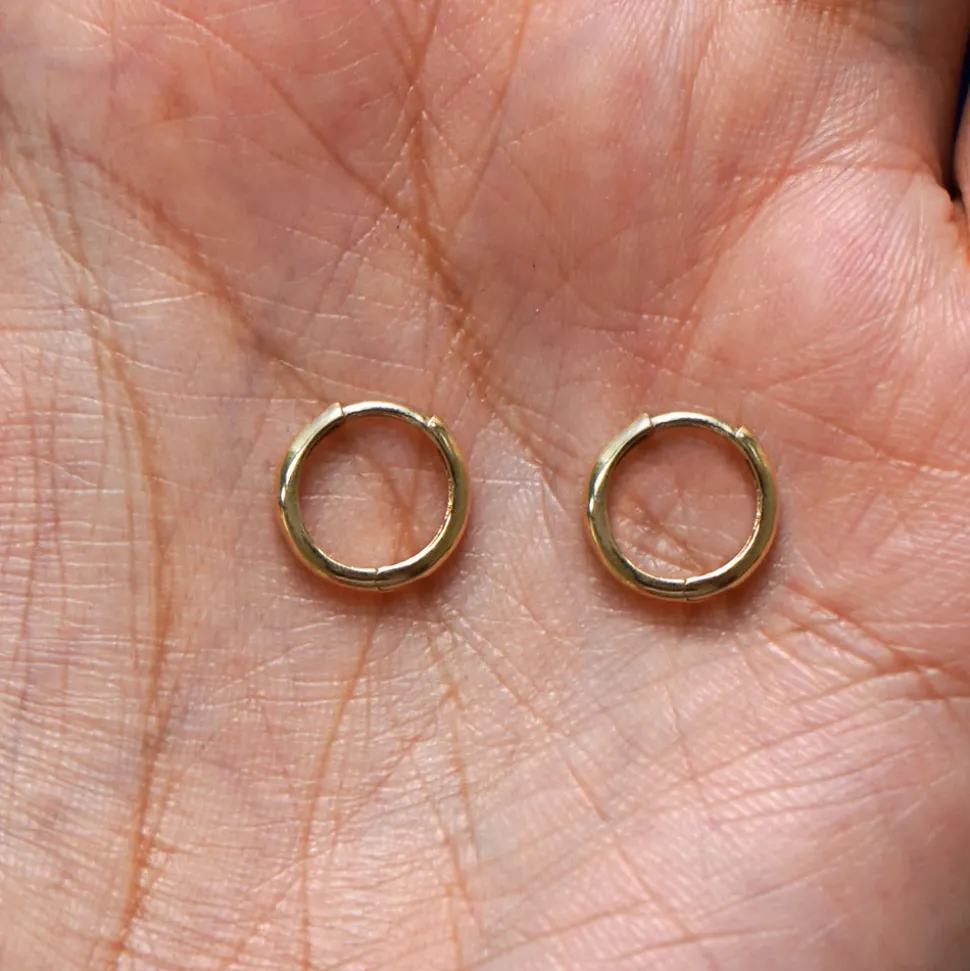 Small Curvy Huggie Hoops