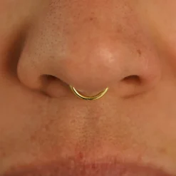 Small Seamless Huggie Hoops / Piercing