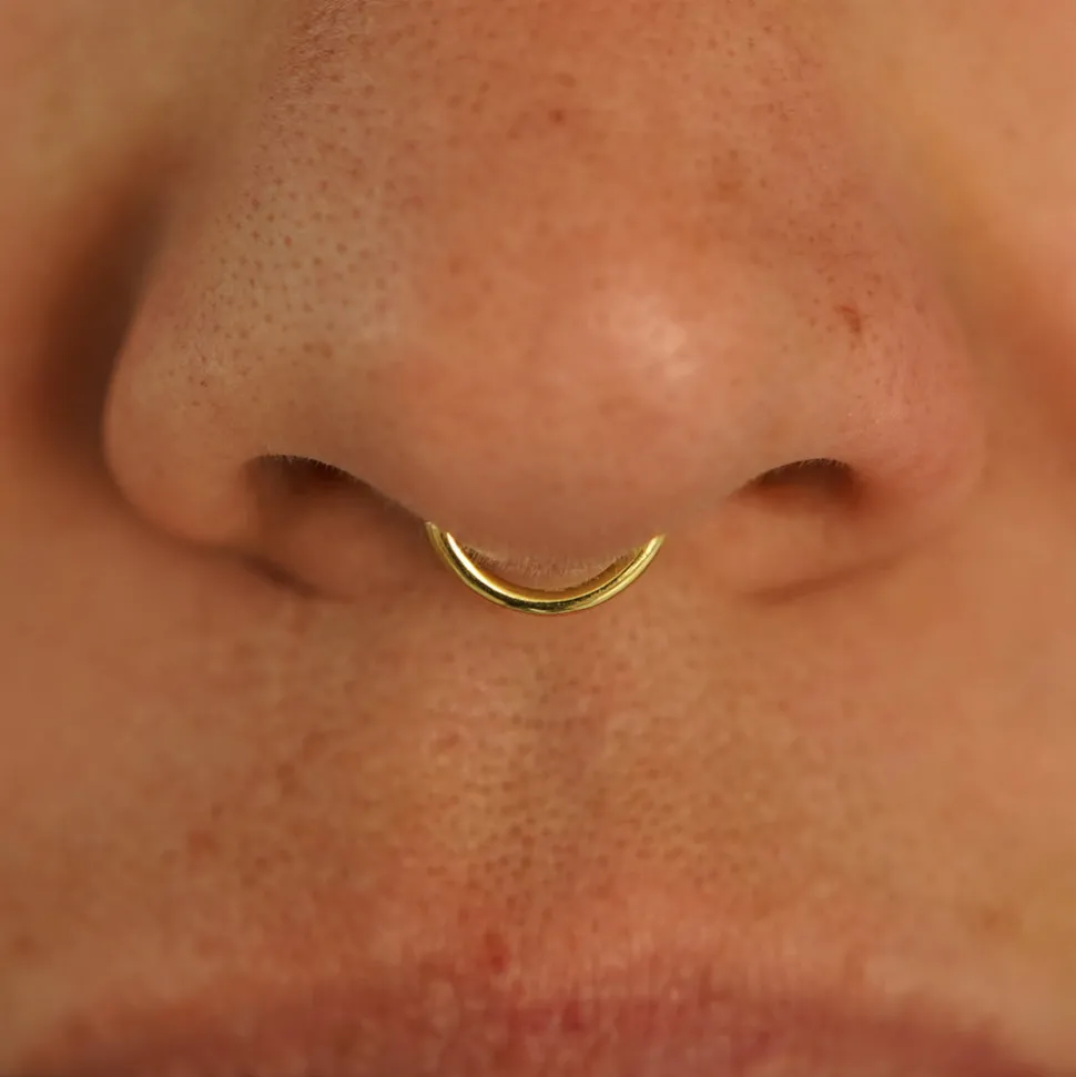 Small Seamless Huggie Hoops / Piercing