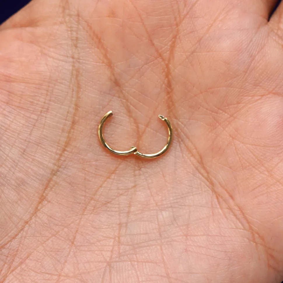 Small Seamless Huggie Hoops / Piercing