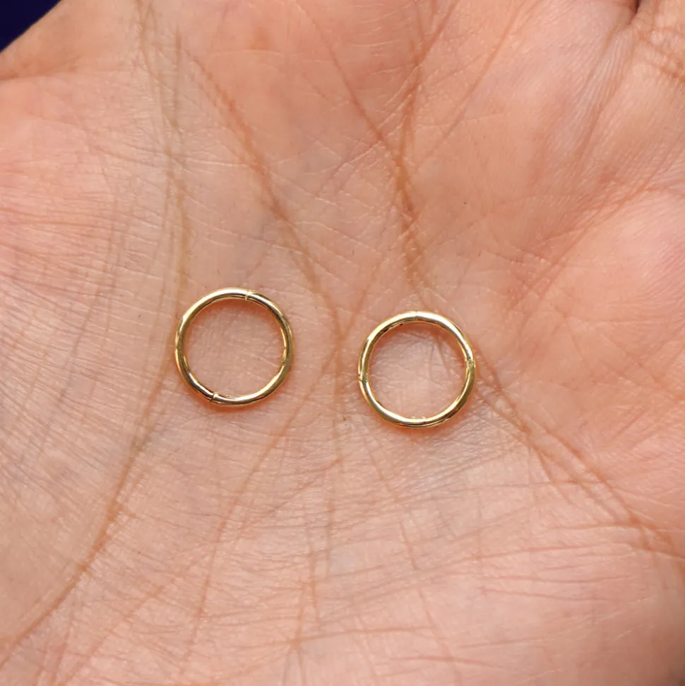 Small Seamless Huggie Hoops / Piercing